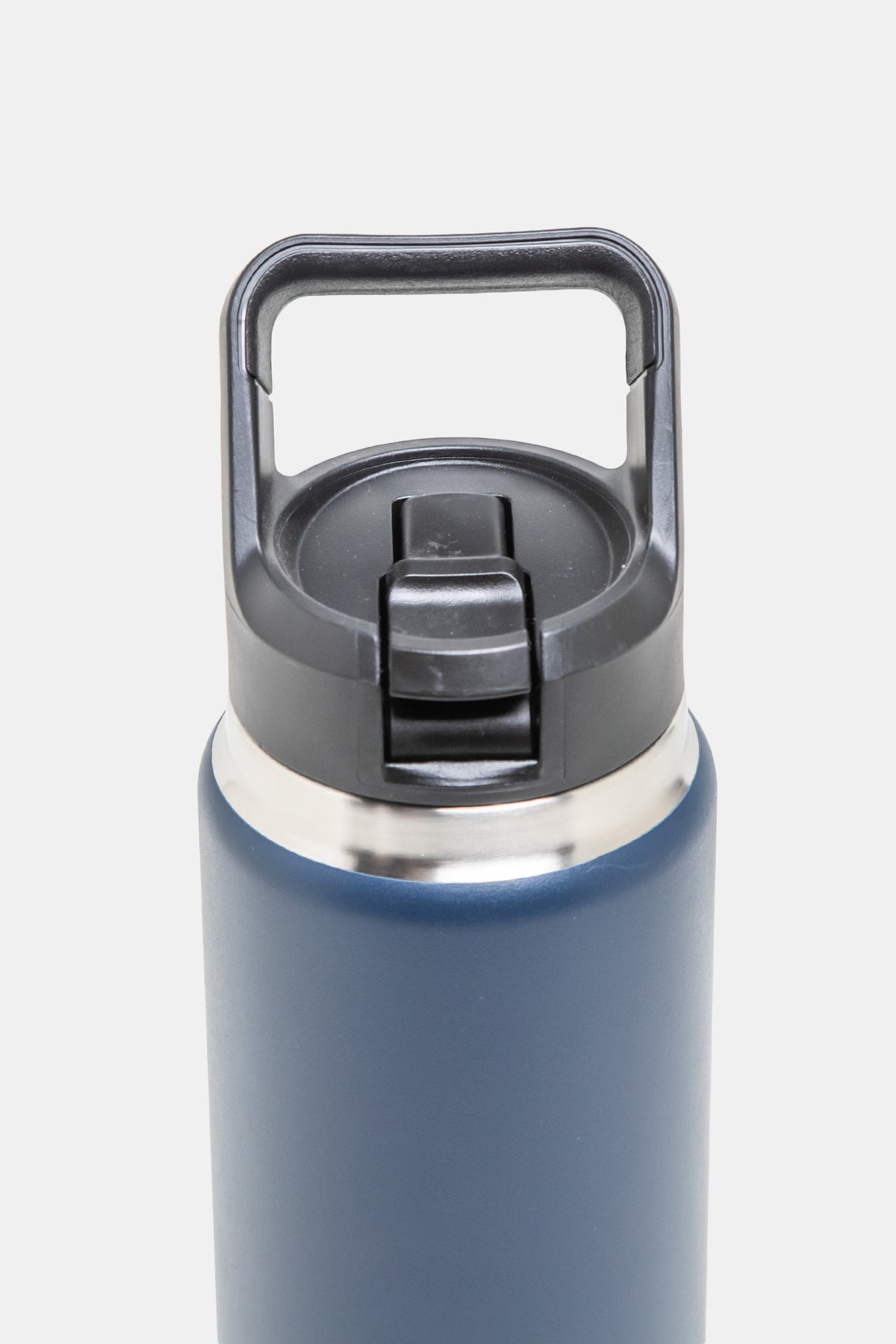 Yeti Navy Rambler 26oz Water Bottle